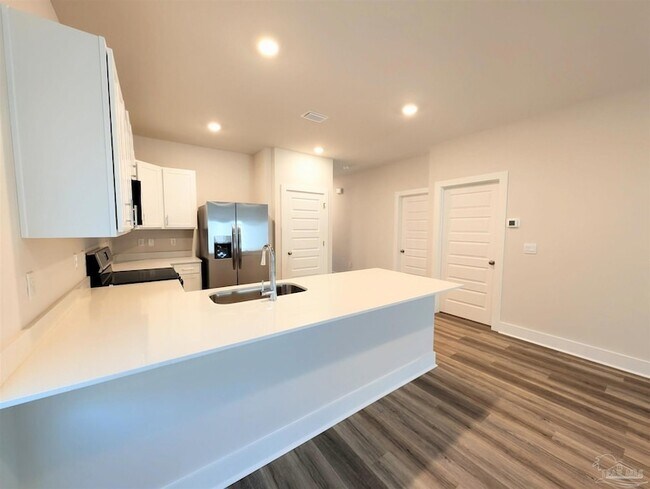 Building Photo - 9907 Starling Dr