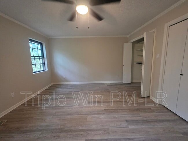 Building Photo - 12320 Shawnee Forest Dr