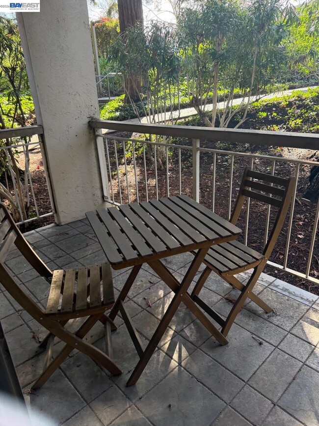 Building Photo - 320 N Civic Dr