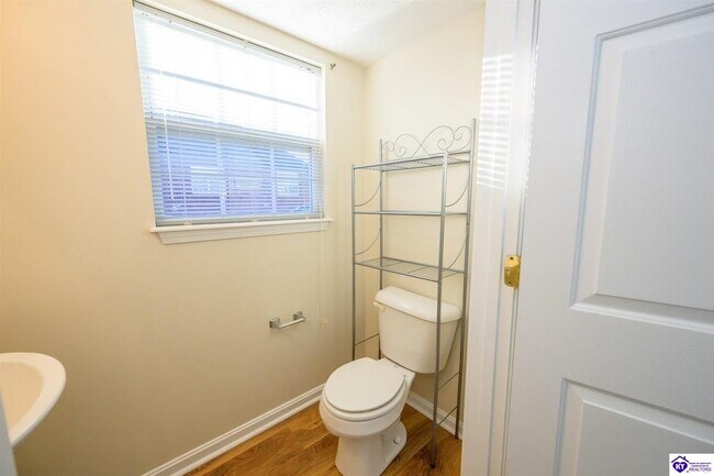 Building Photo - 123 Poplar Cir