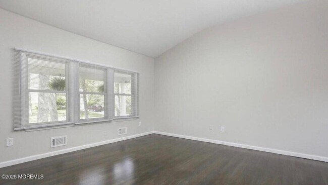 Building Photo - 1015 Zircon Dr