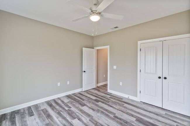 Building Photo - 611 Victoria Wy