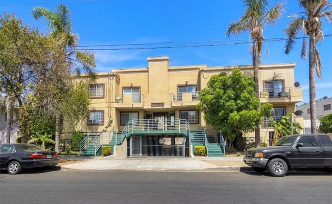 Building Photo - Exceptional 2 Br 2 Ba Condominium in Gated...