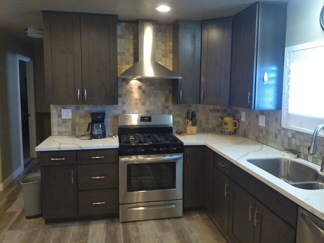 Building Photo - Spacious 4 bedroom 2 bath Double wide Available short term or long term