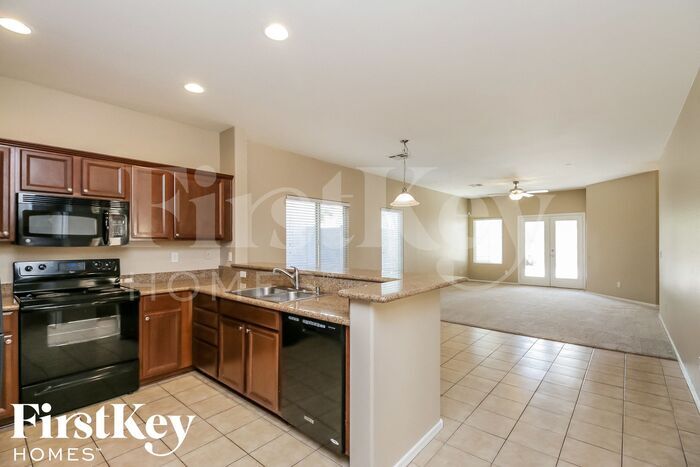 Building Photo - 1206 E Daisy Way