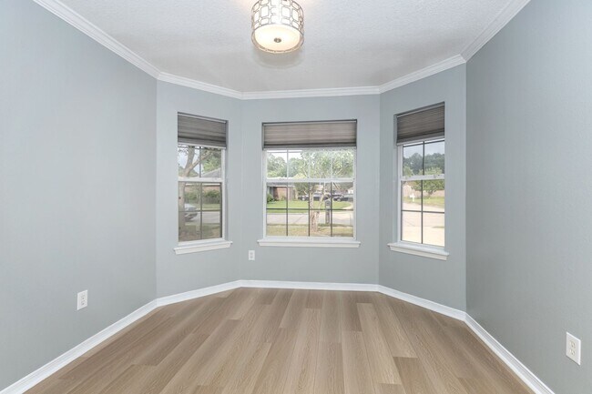 Building Photo - Freshly Renovated Rental Property