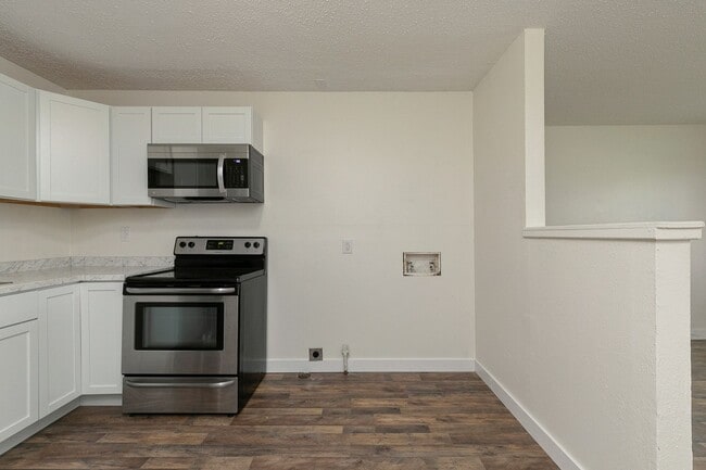 Building Photo - 1 Bedroom | 1 Bathroom | Apartment | Located In the Heart of Downtown and Near Campus's