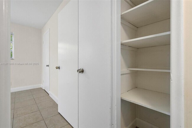 Building Photo - 1715 N 16th Ave