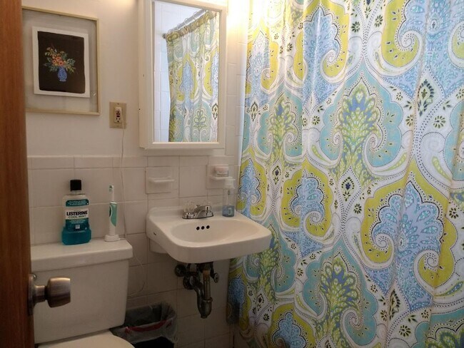 Building Photo - NO FEE!! GREAT DEAL IN PRIME LOCATION!!!  KENMORE STUDIO WITH DISHWASHER AVAILABLE 9/1