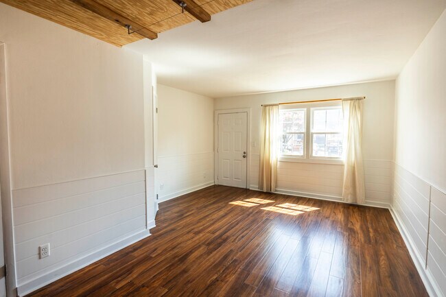 Building Photo - 2222 Arctic Ave