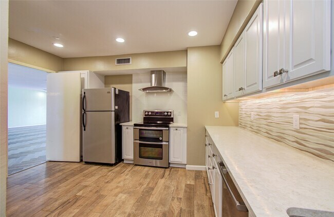 Building Photo - 2700 Bellefontaine St