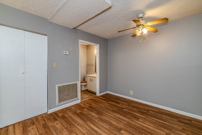 Building Photo - 9104 Woodpark Ln NW