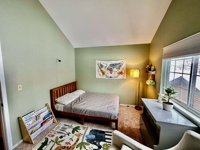 Building Photo - Available Now!  Wonderful 3-Bed Townhome Near Waneka Lake!