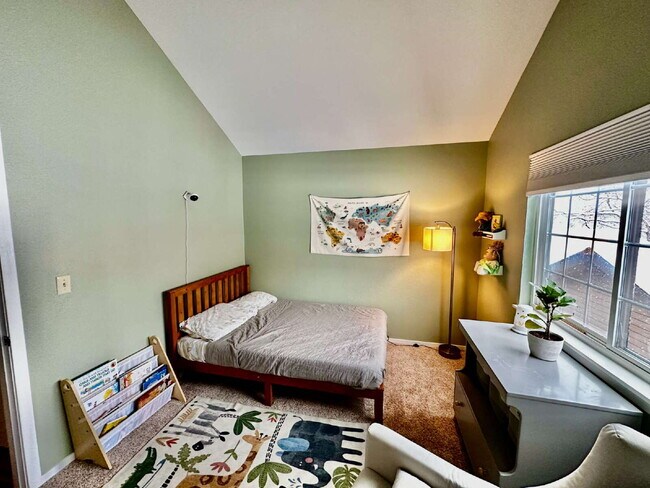 Building Photo - Wonderful 3-Bed Townhome Near Waneka Lake!