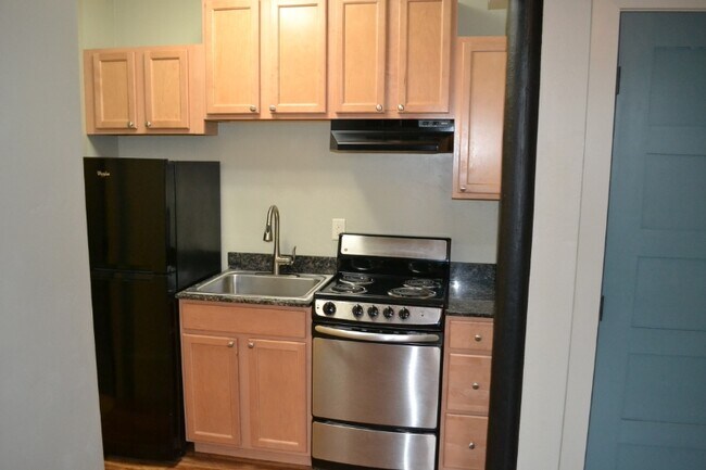Building Photo - 112 N Pattee St