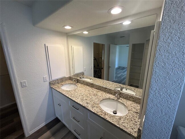 Building Photo - 2093 Rio De Janeiro Ave
