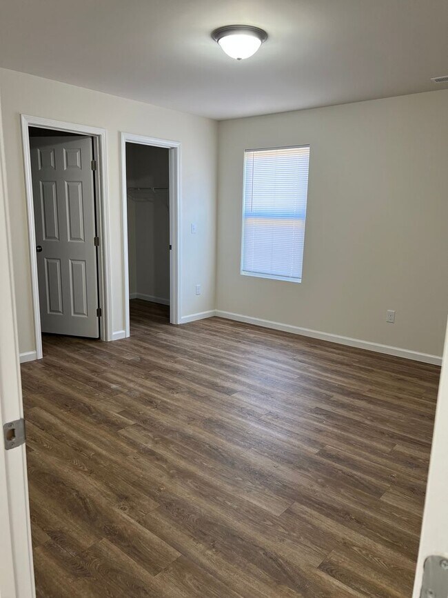 Building Photo - Winter Special (ends January 31, 2025) $300 off first month's rent.