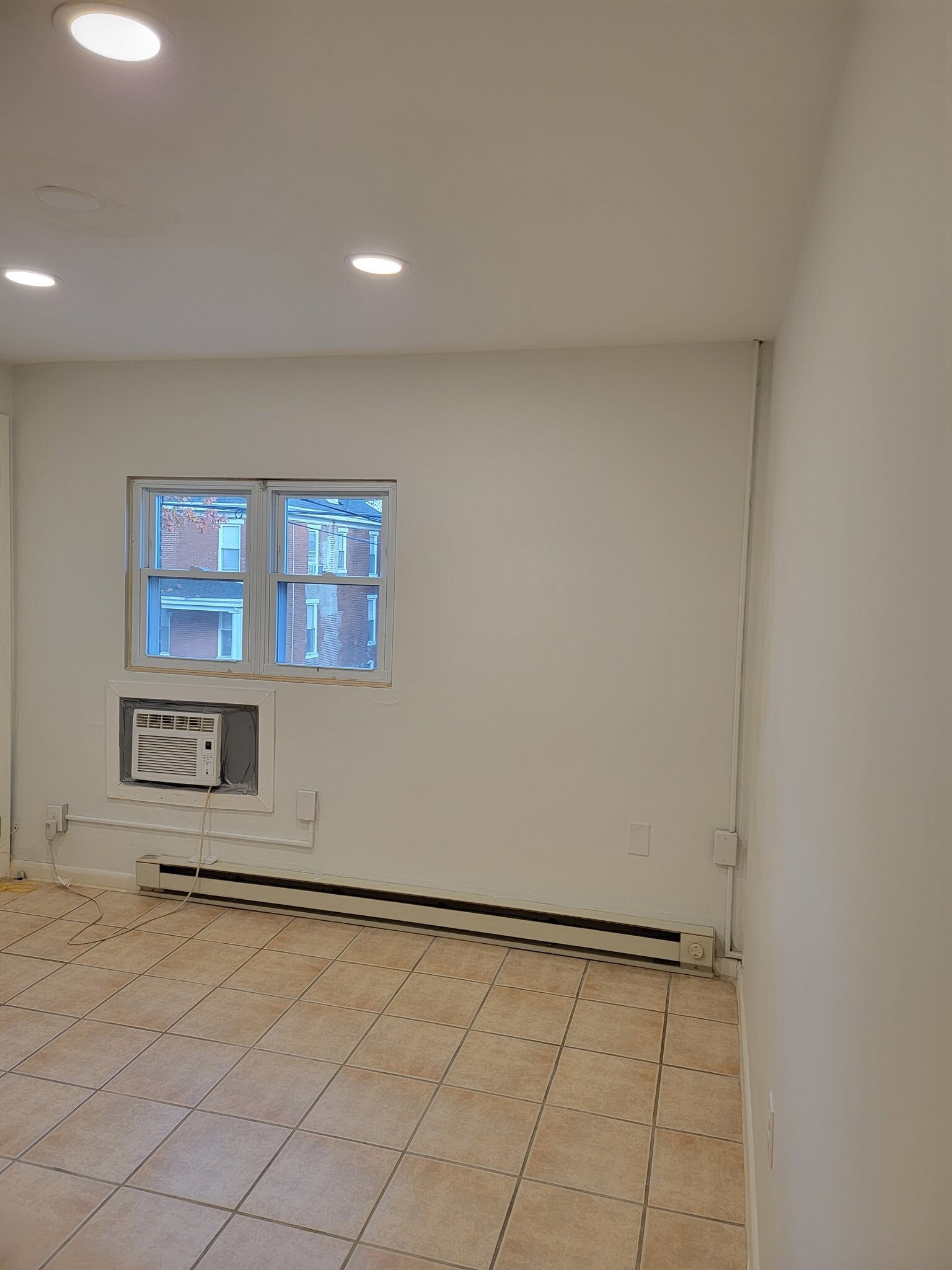 Building Photo - 2339 Boas St