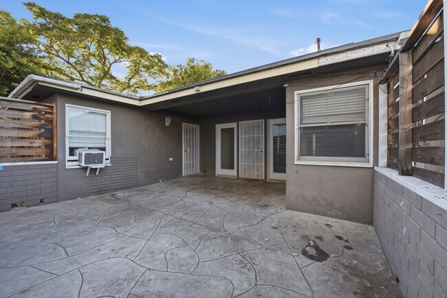 Building Photo - 6269 Mary Ln Dr