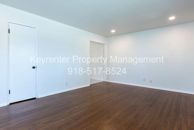 Building Photo - 3 Bed 1.5 Bath in Great Midtown Location!