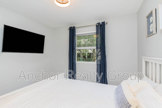 Building Photo - 909 Pacific Ave