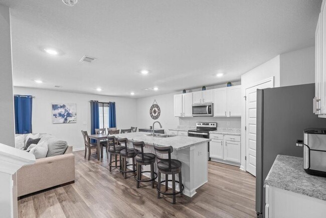 Building Photo - 5213 Peach Dr
