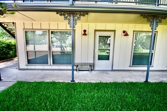 Building Photo - ****MOVE IN SPECIAL **** FOR LEASE! 2Bedroom - 1 Bath