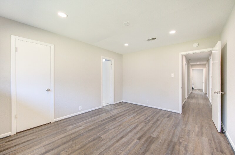Building Photo - 6026 Clarewood Dr