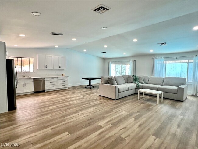 Building Photo - 6191 Bullion Blvd