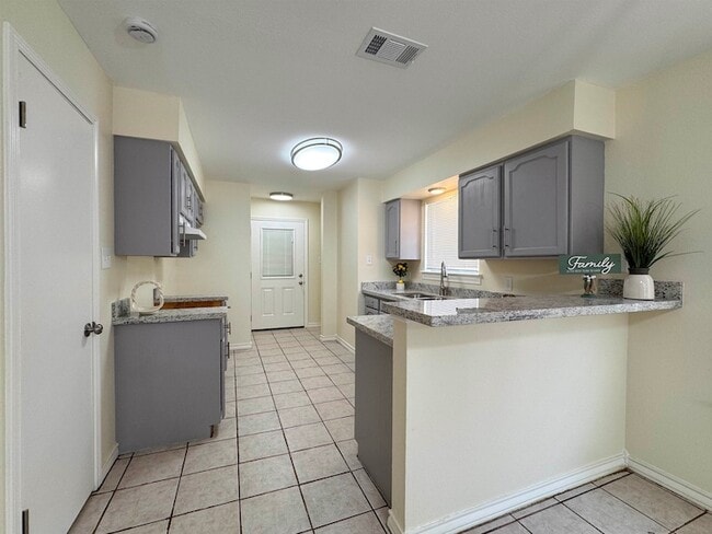 Building Photo - 304 Anthony Ln