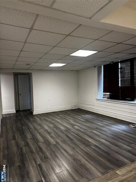 Building Photo - 250 Broad Ave