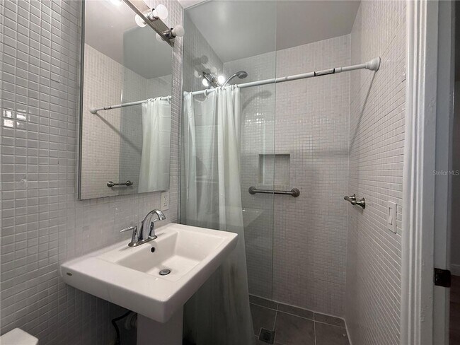 Building Photo - 524 N Lakemont Ave