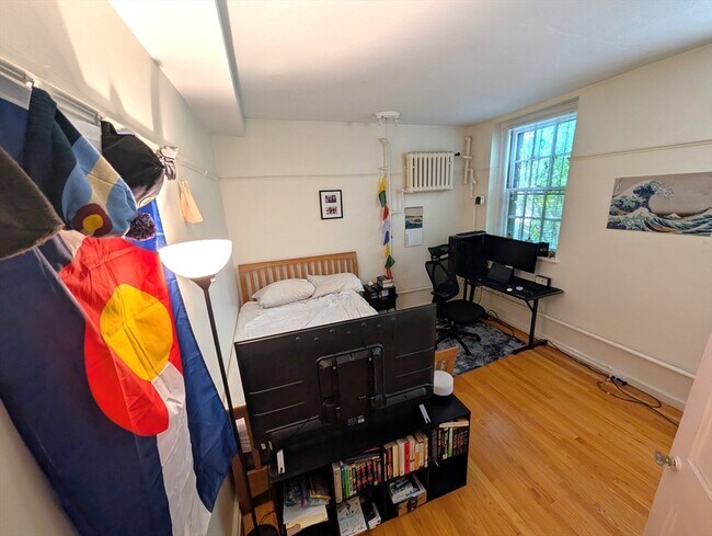 Building Photo - 10 Otis Pl