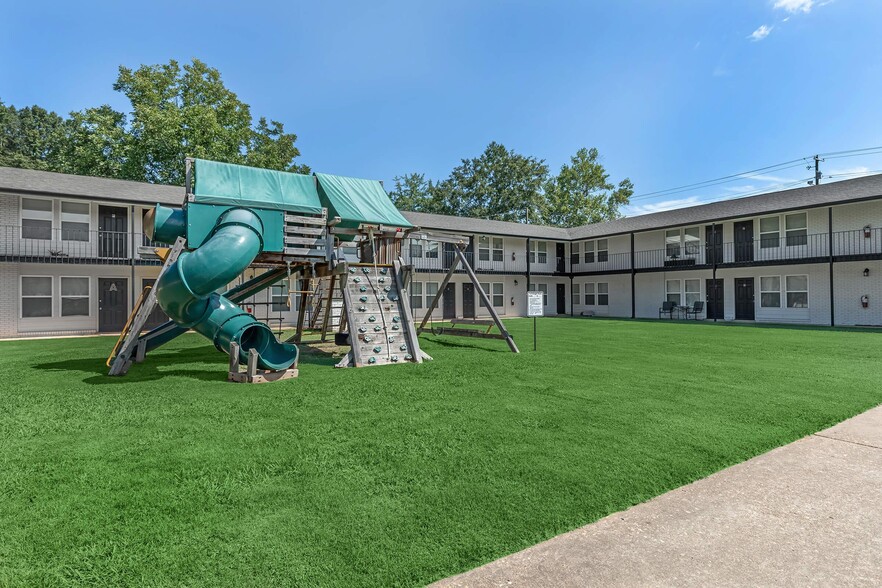 Building Photo - Courtyard Apartments