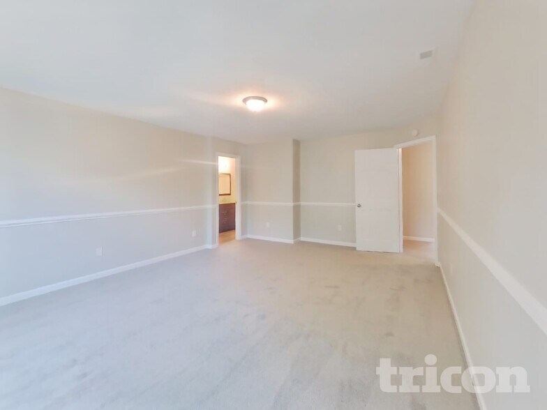 Building Photo - 1922 Kingen Dr