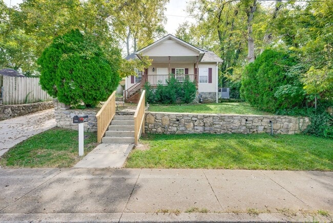 Building Photo - Welcome home to this stunning home in the great Sylvan Heights neighborhood!