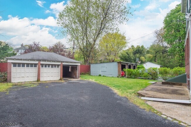 Building Photo - 238 Park St