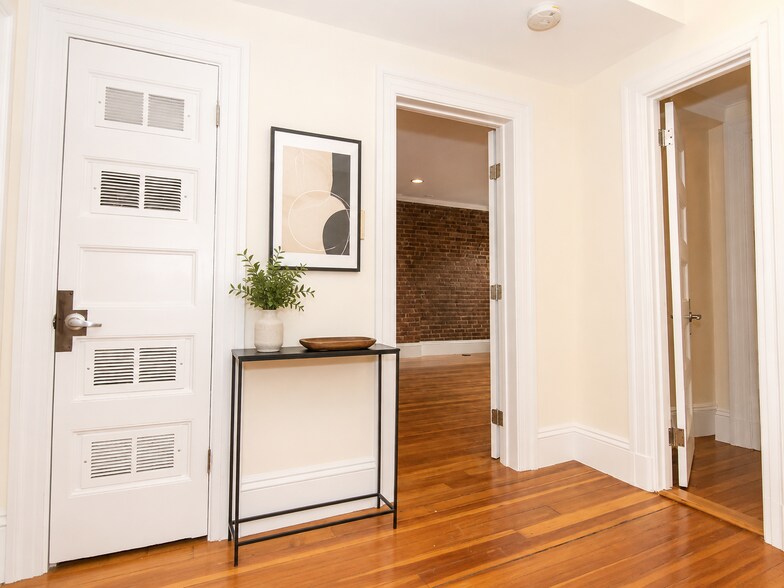 Building Photo - 1616 Beacon St