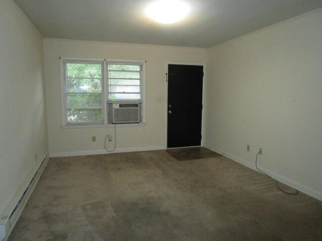 Building Photo - 211 W Hampton Ave