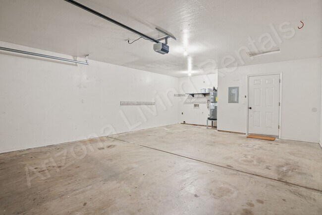 Building Photo - OSBO3240