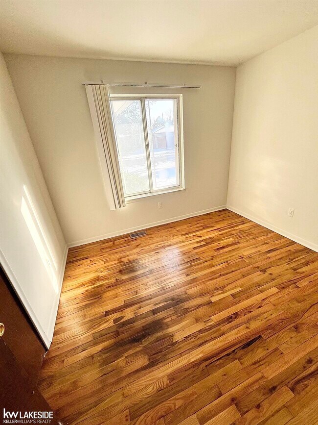 Building Photo - 31287 Mc Namee St