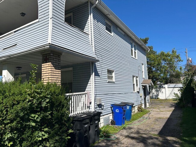 Building Photo - 4067 E 143rd St