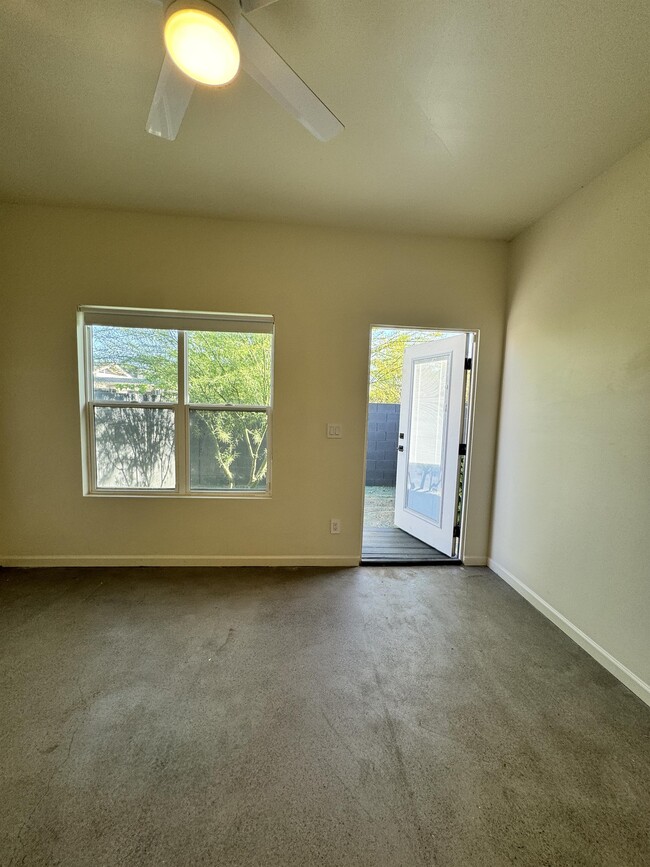 Building Photo - 3342 N 17th Ave