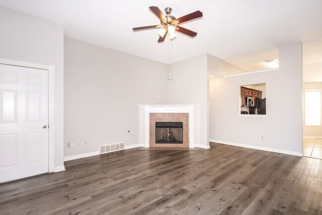 Building Photo - 8445 Clubview Dr