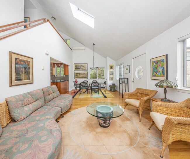 Building Photo - 13 Sycamore Dr