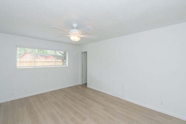 Building Photo - 5704 Leggett Ln