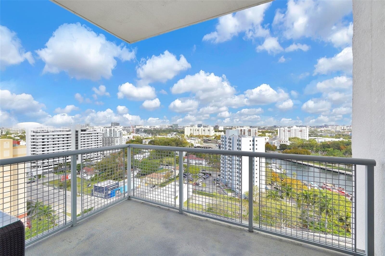 Building Photo - 10 SW South River Dr