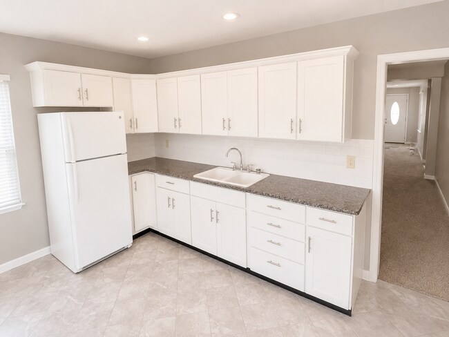 Building Photo - 3 Bed / 1 Bath Home in Dubuque