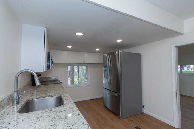 Building Photo - 2 Bed, 2 Full Bath Single Family Home in H...