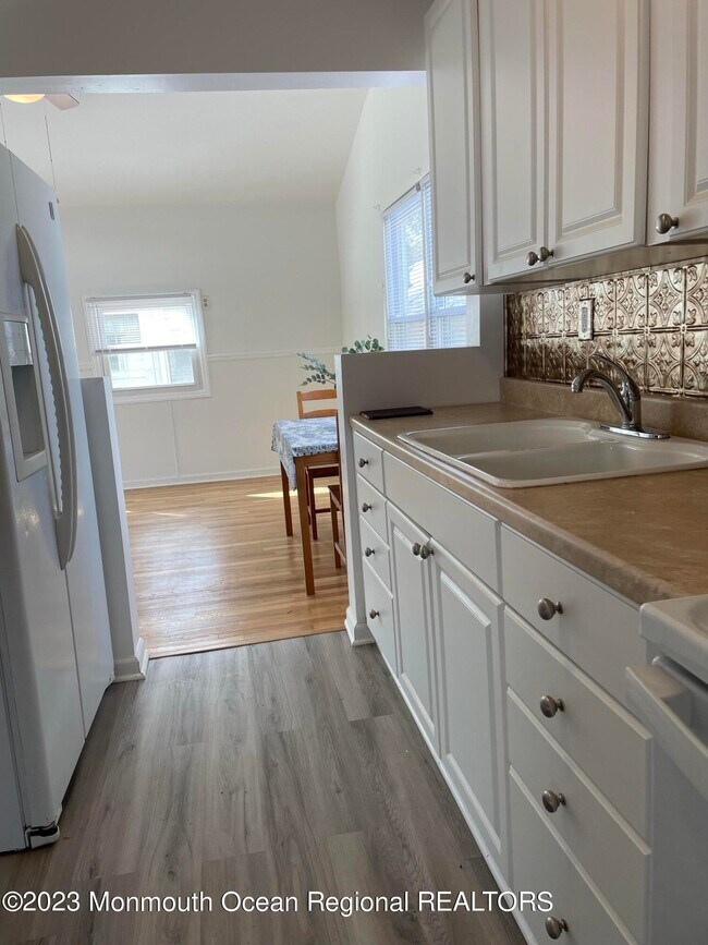 Building Photo - 237 Seabreeze Ave